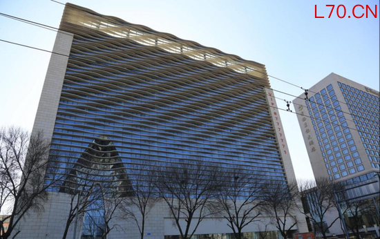 青农商行被“催缴”500万物业费，涉事标的为泺源大街“波浪楼”